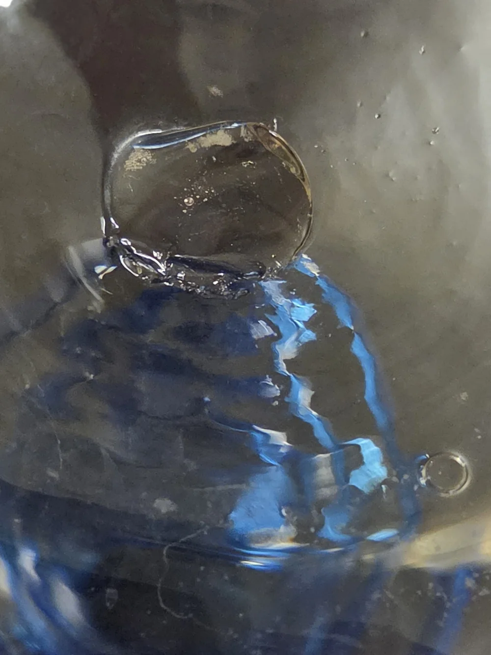 Vintage Handmade Art Glass Clear & Blue Spiral Coil Vase 7